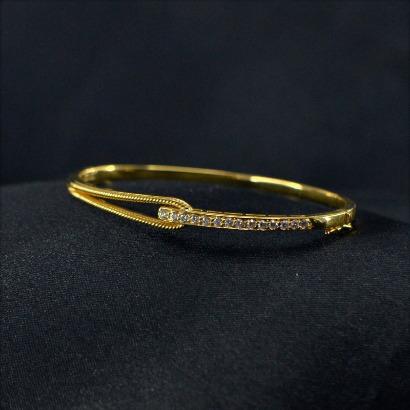 18K Yellow Gold Diamond Loop Bracelet | Festive Wear Fine Jewellery