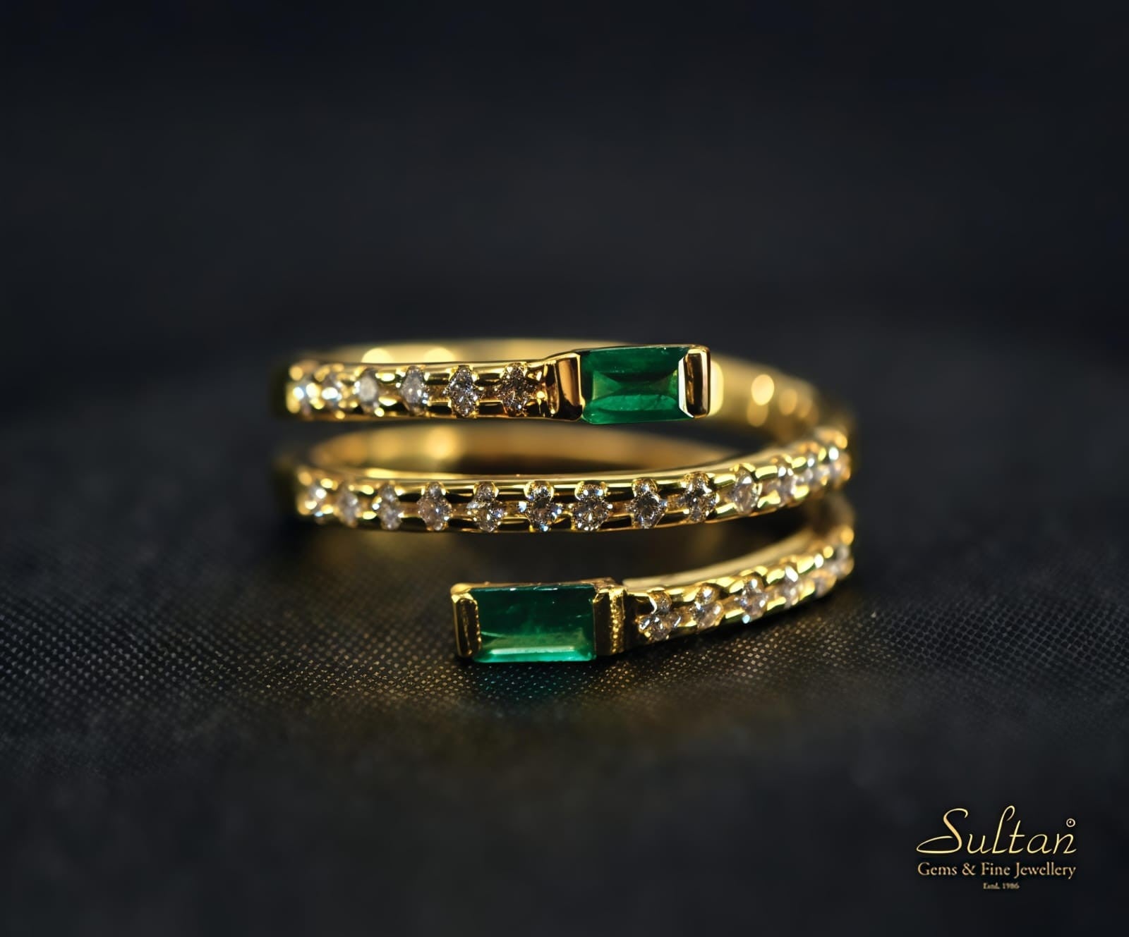 18K Ring Yellow Gold Emerald Diamond Spiral Ring | Festive Wear Fine Jewellery